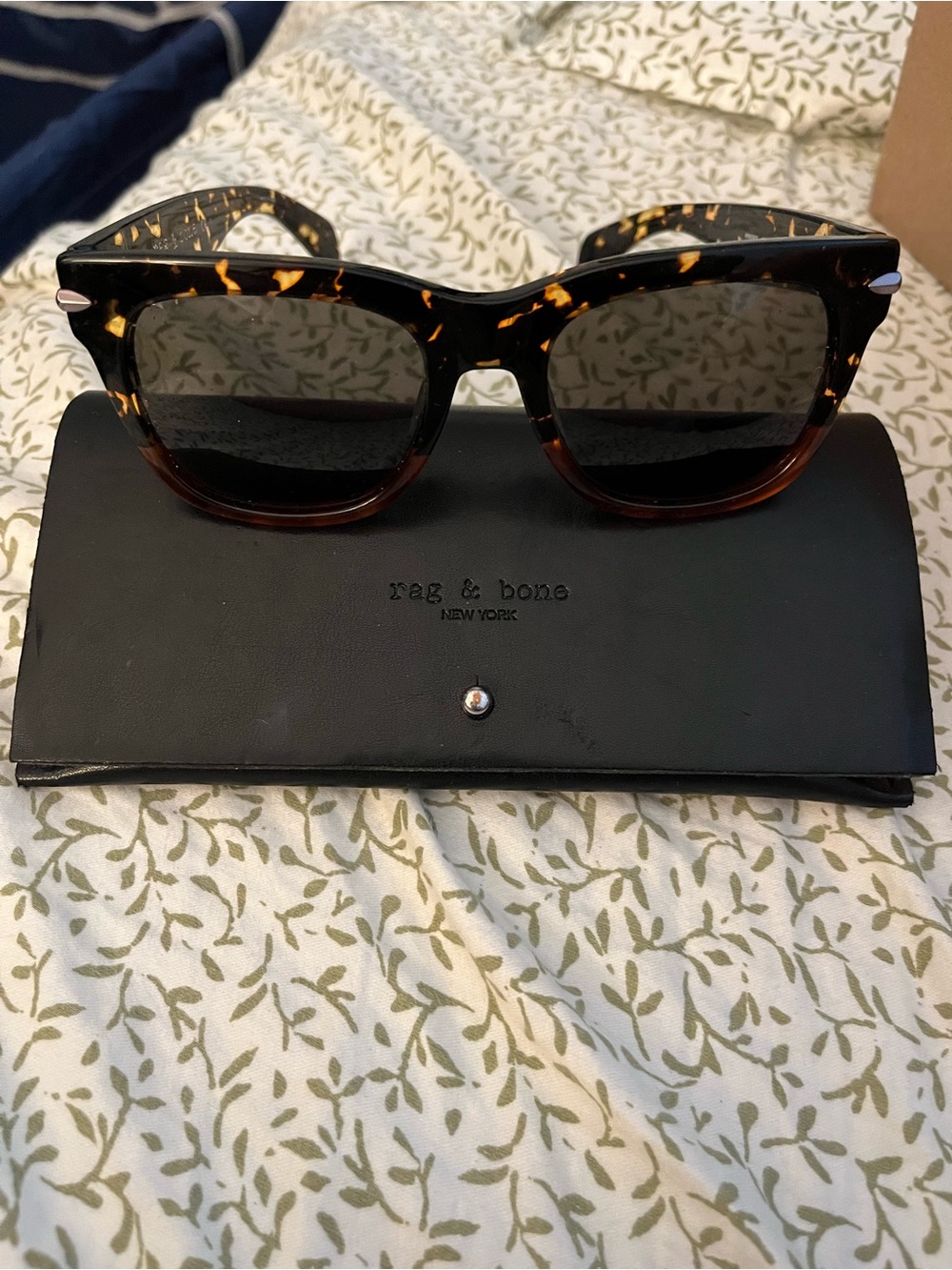 Rag & Bone Tortoiseshell Sunglasses Arm with Logo - Picture 4 of 6